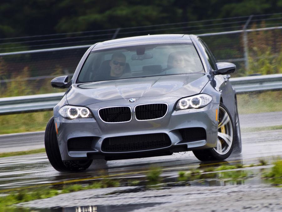  BMW M5 2011 года  (US) (фото 5 из 24)